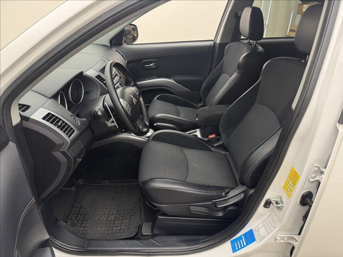 Mitsubishi Outlander SUV / Terénní 2,2 l 115 kw