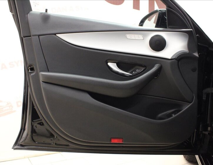 Mercedes-Benz Třídy E 9