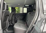 Land Rover Defender 29