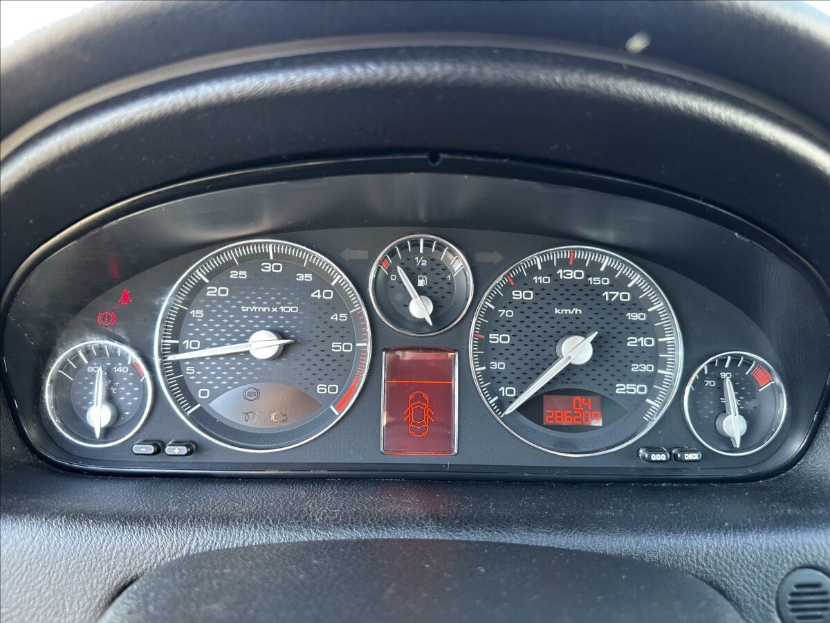Peugeot 607 Sedan 2,0 l 100 kw