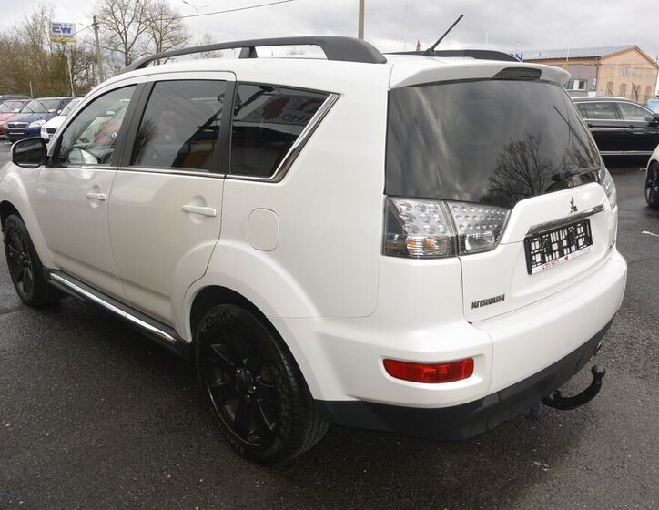 Mitsubishi Outlander SUV 2,3 l 130 kw