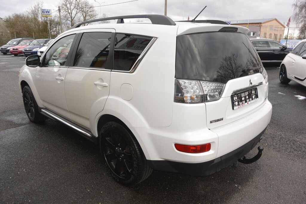 Mitsubishi Outlander SUV 2,3 l 130 kw