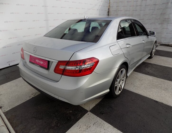 Mercedes-Benz Třídy E Sedan / Limuzína 2,1 l 125 kw