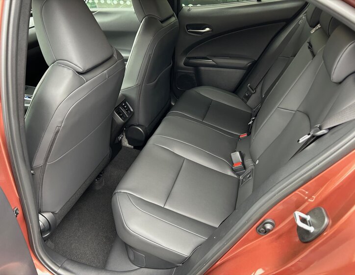 Lexus UX 300h SUV 2,0 l 135 kw