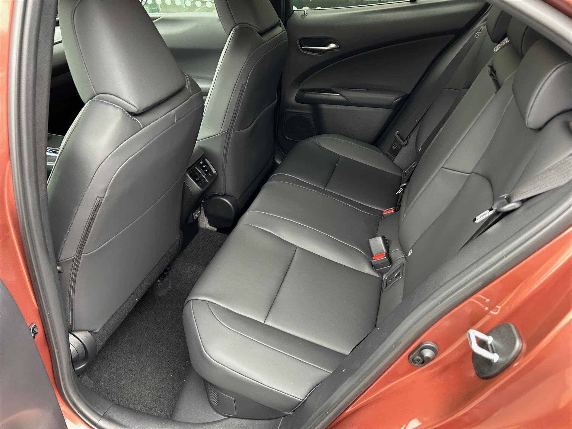 Lexus UX 300h SUV 2,0 l 135 kw