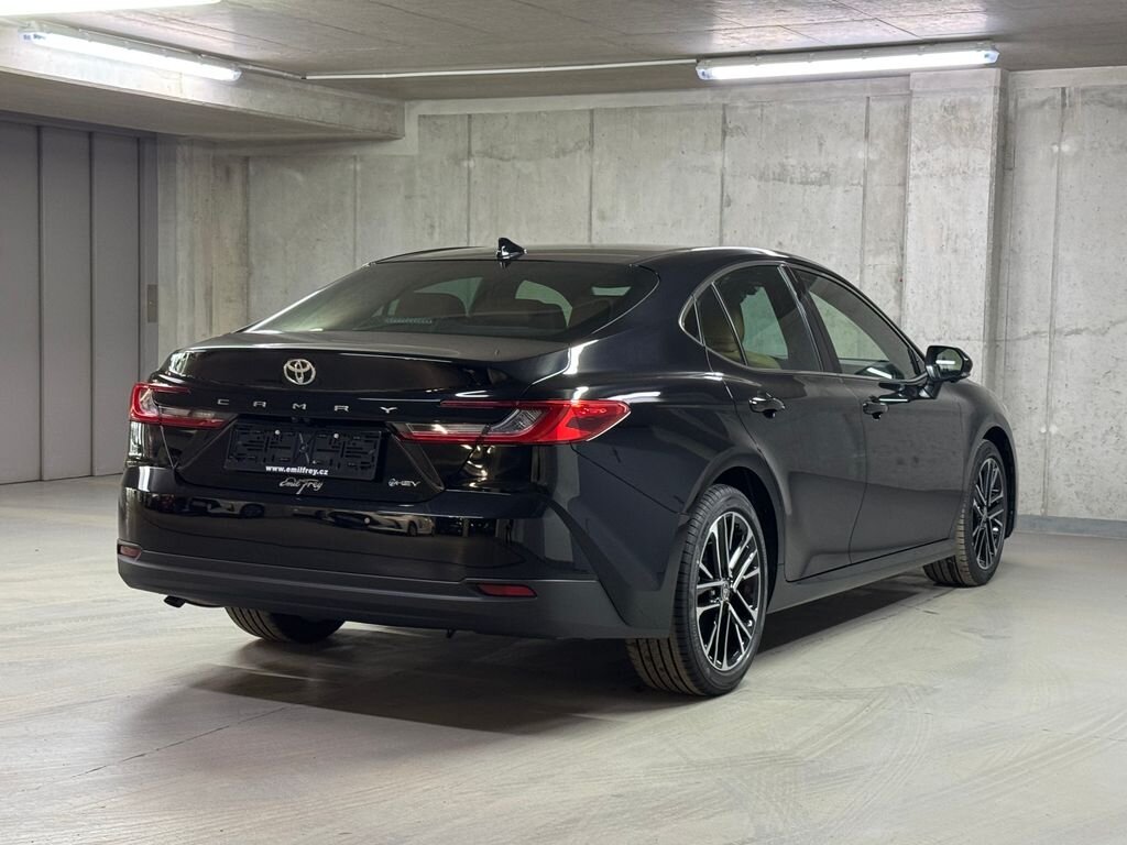 Toyota Camry Sedan / Limuzína 2,5 l 160 kw