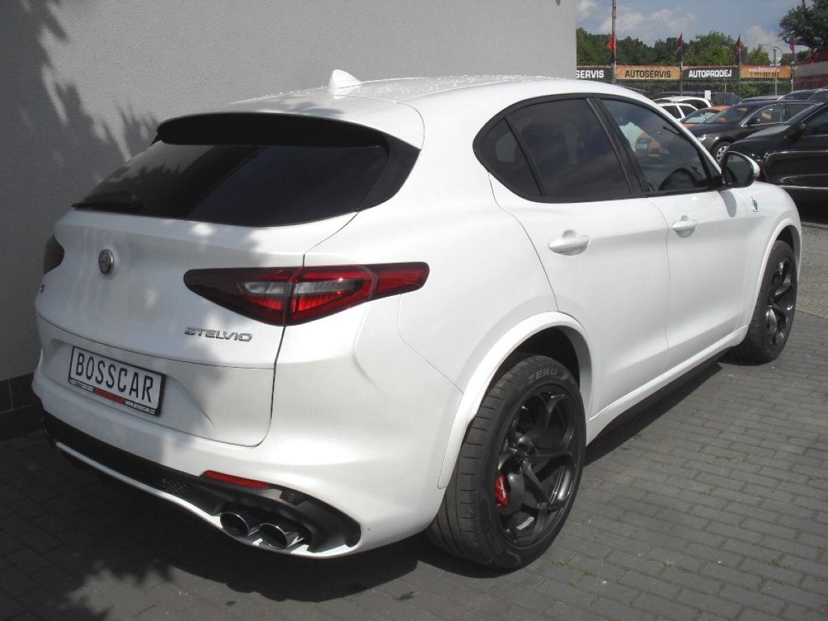 Alfa Romeo Stelvio SUV / Terénní 2,9 l 375 kw