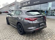 Alfa Romeo Stelvio 4