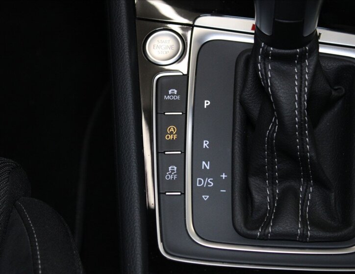 Volkswagen Golf Kombi 2,0 l 221 kw