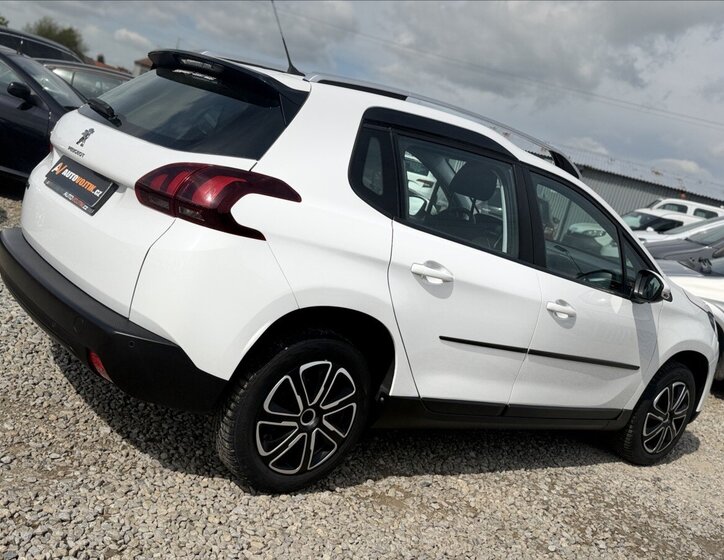 Peugeot 2008 SUV / Terénní 1,2 l 61 kw