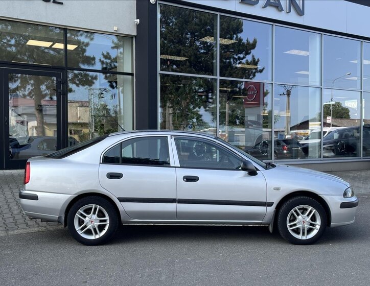 Mitsubishi Carisma 4