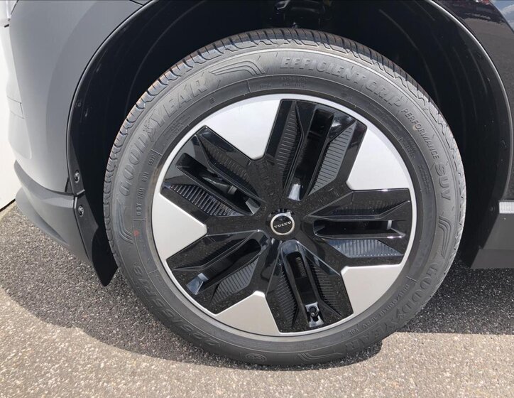 Volvo EX30 SUV / Terénní 0,0 200 kw