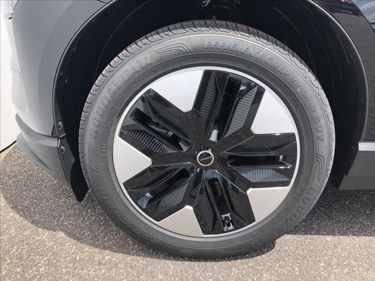 Volvo EX30 SUV / Terénní 0,0 200 kw