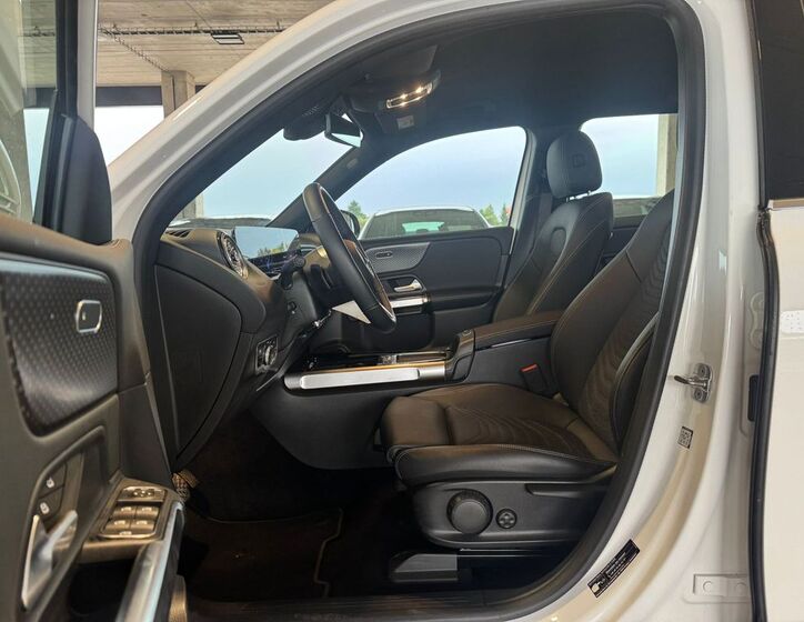 Mercedes-Benz EQB 10