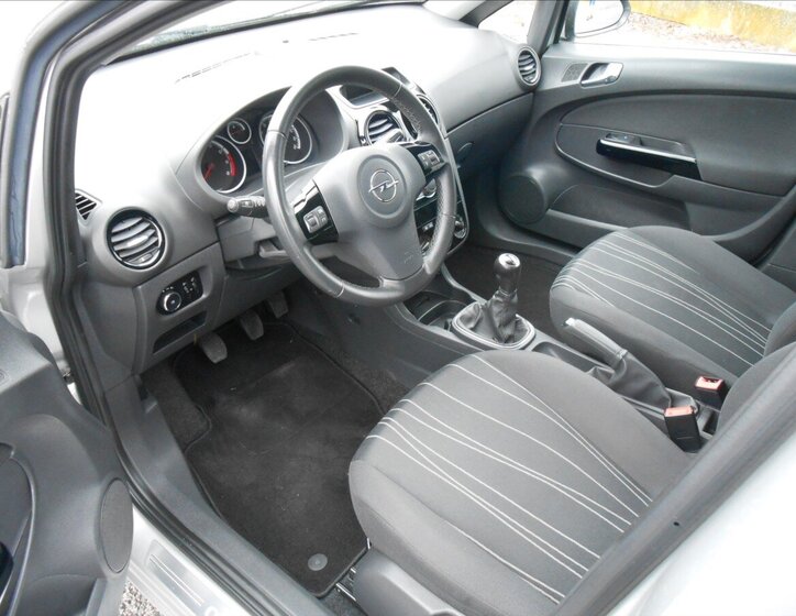 Opel Corsa Hatchback 1,4 l 64 kw