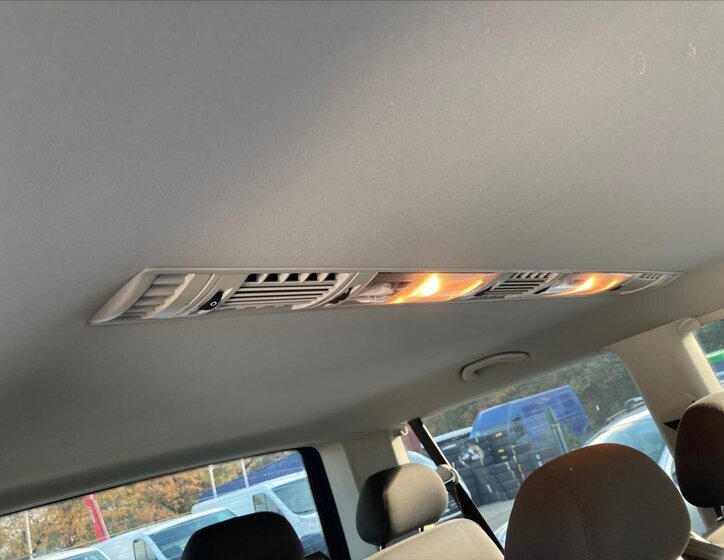 Volkswagen Caravelle 29