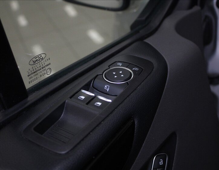 Ford Tourneo Custom MPV 2,0 l 136 kw