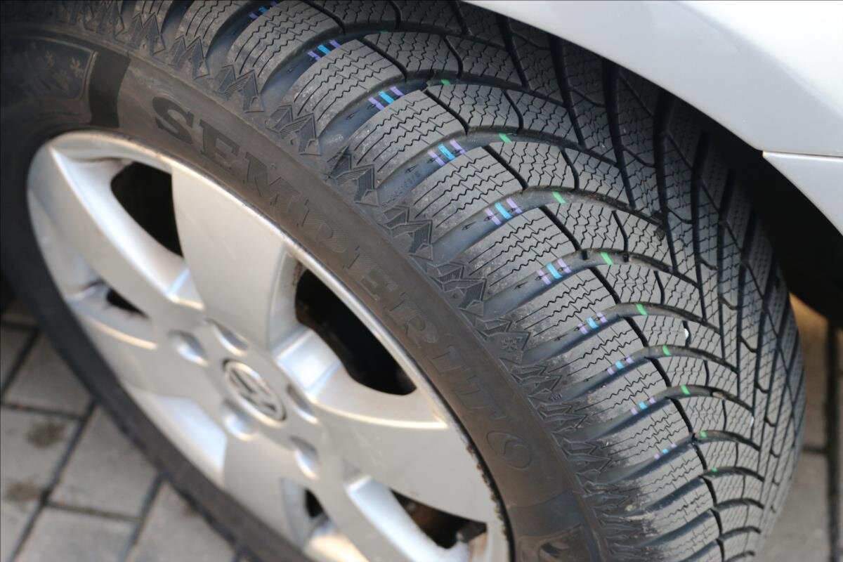 Volkswagen Golf Kombi 1,6 l 77 kw