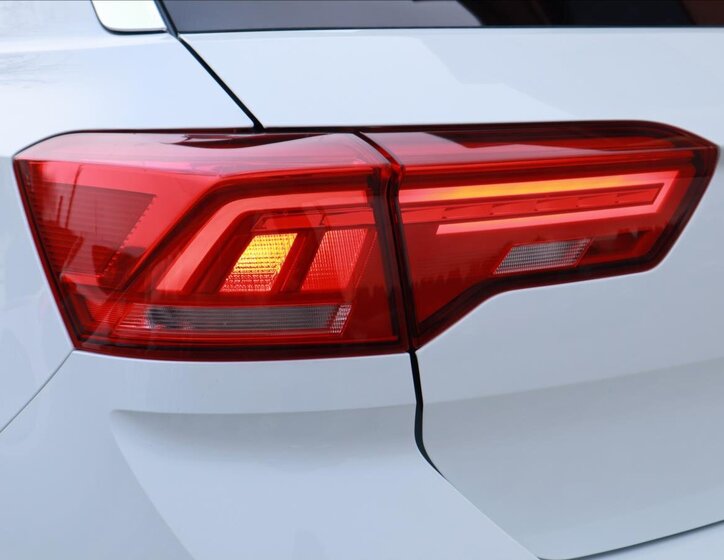 Volkswagen T-Roc CUV / Crossover 1,5 l 110 kw