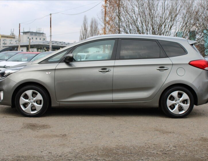 KIA Carens 8