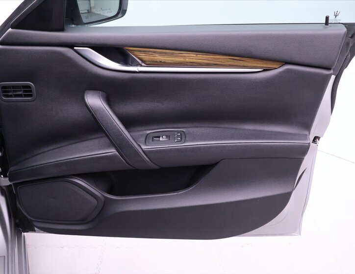 Maserati Ghibli Sedan 3,0 l 302 kw