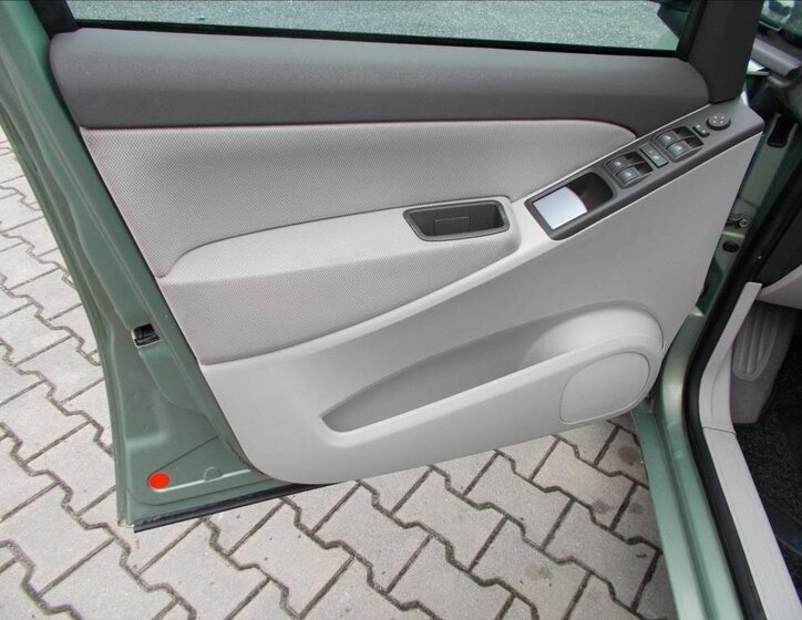 Fiat Idea Hatchback 1,9 l 74 kw