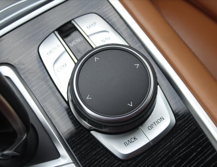 BMW Řada 7 Sedan / Limuzína 3,0 l 195 kw