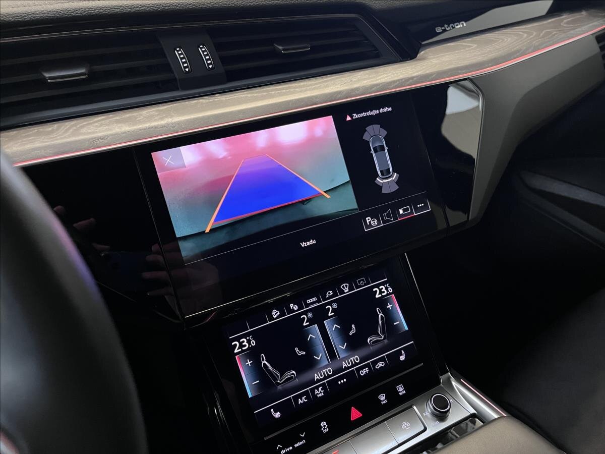 Audi Q8 e-tron SUV 0,0 300 kw