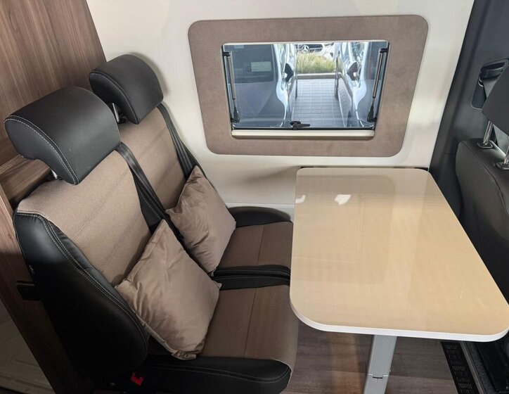 Mercedes-Benz Sprinter 28