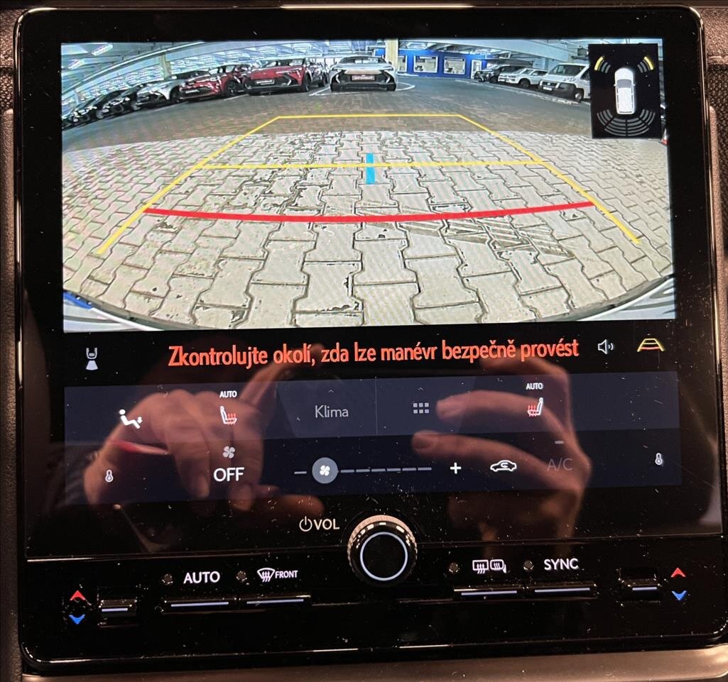 Lexus LBX SUV / Terénní 1,5 l 100 kw