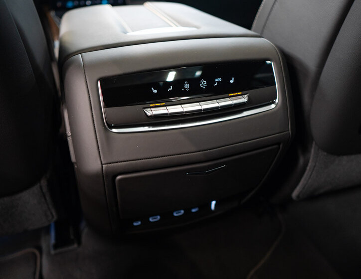 Cadillac Escalade SUV 6,2 l 313 kw