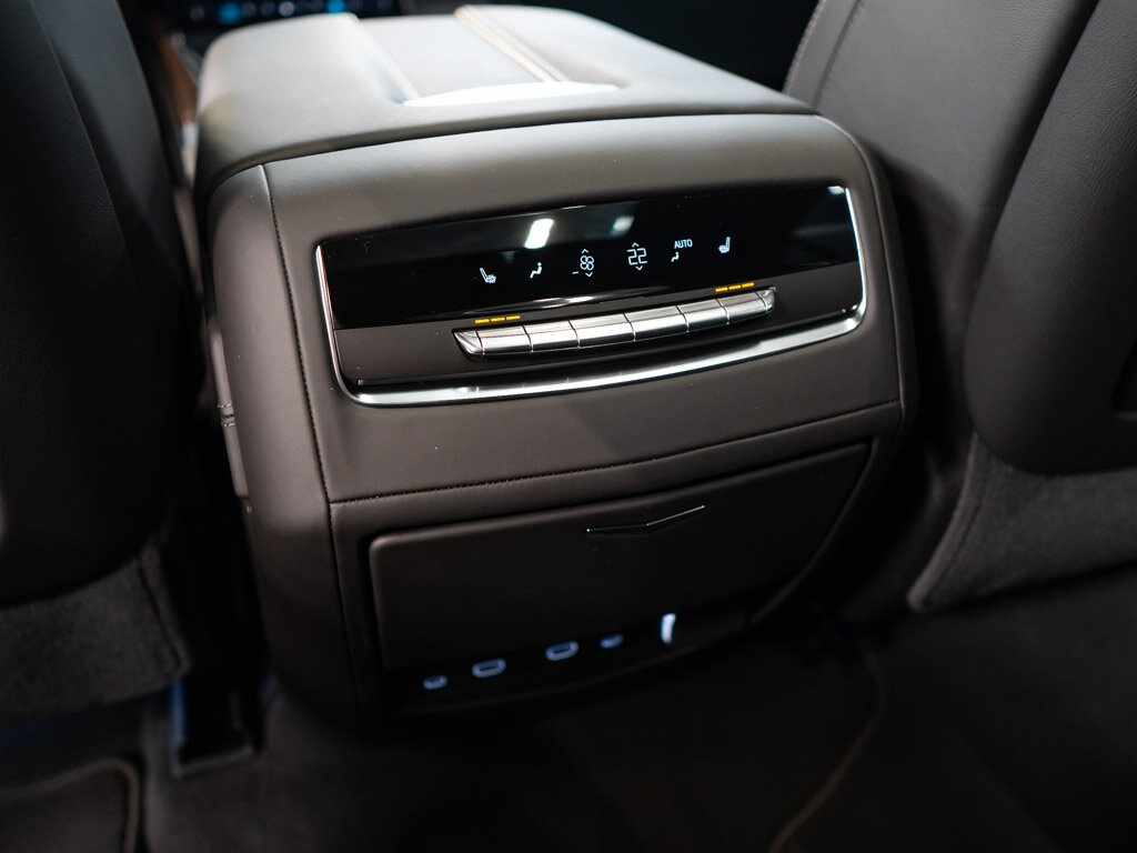 Cadillac Escalade SUV 6,2 l 313 kw