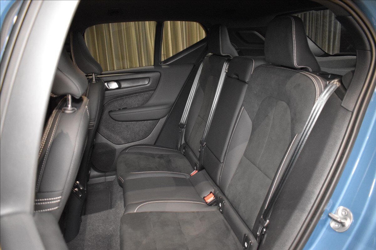 Volvo EX40 SUV 0,0 325 kw