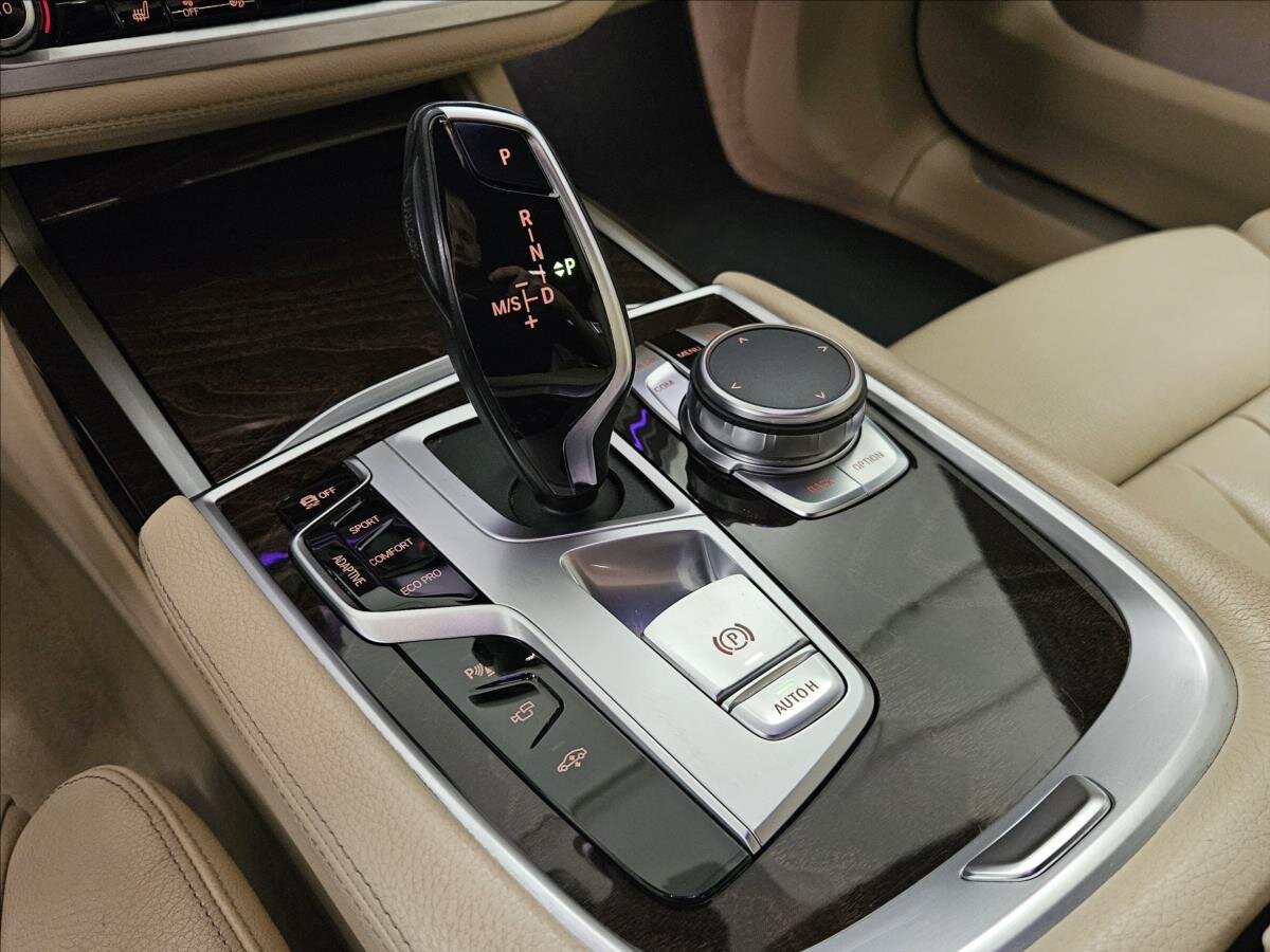 BMW Řada 7 Sedan / Limuzína 3,0 l 195 kw