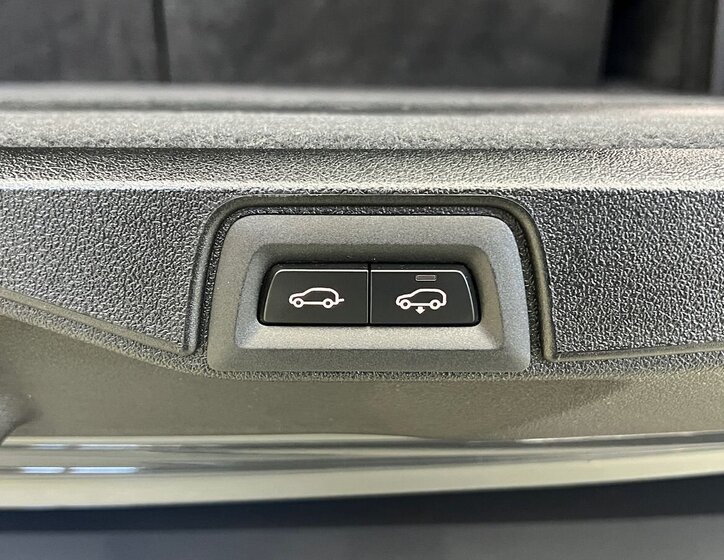 BMW X7 SUV / Terénní 4,4 l 390 kw