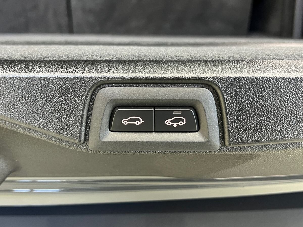 BMW X7 SUV / Terénní 4,4 l 390 kw