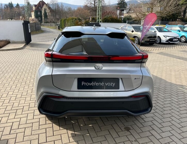 Toyota C-HR SUV / Terénní 2,0 l 112 kw