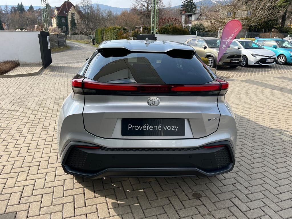 Toyota C-HR SUV / Terénní 2,0 l 112 kw
