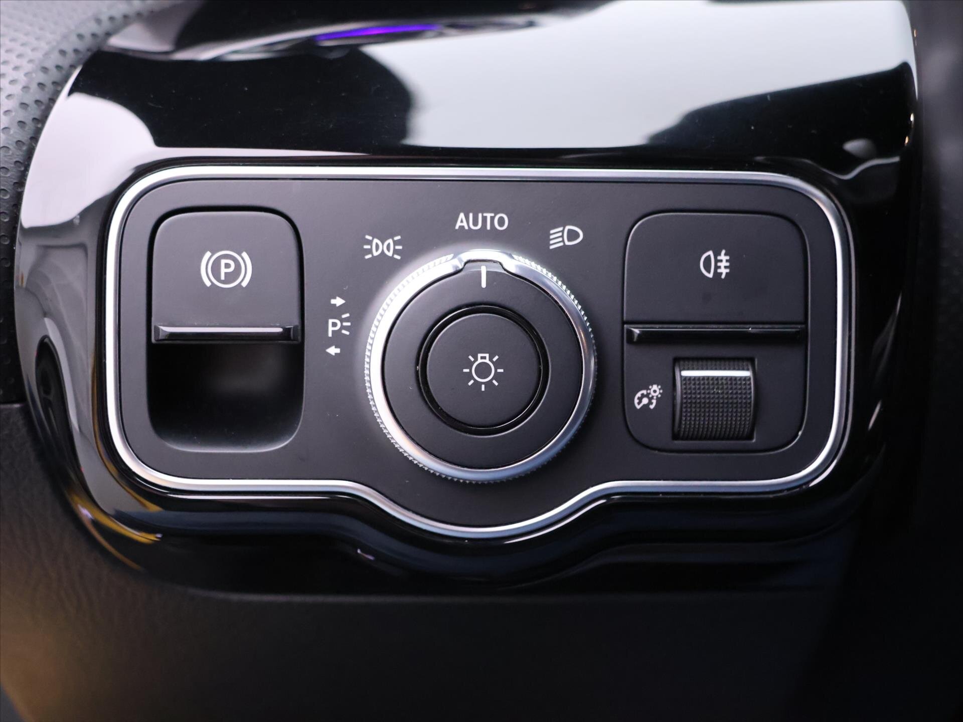 Mercedes-Benz CLA Sedan / Limuzína 2,0 l 140 kw