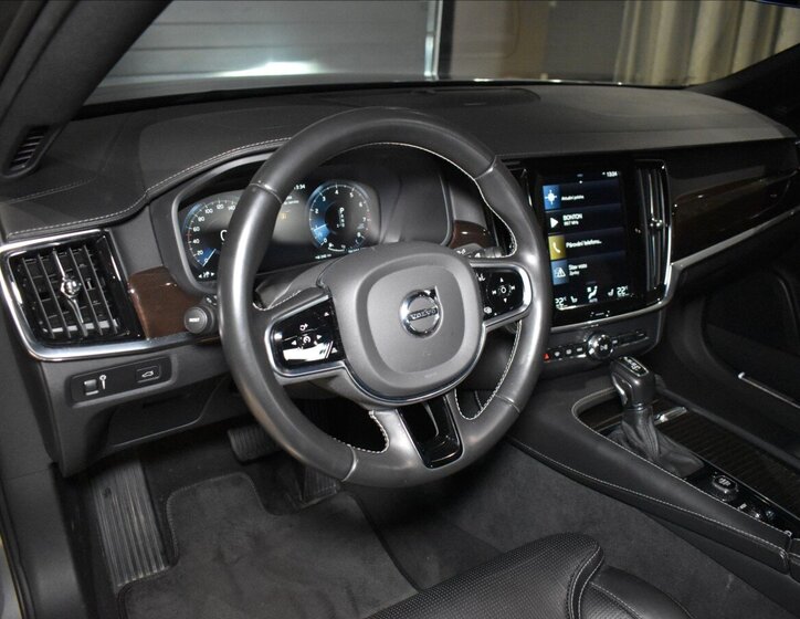 Volvo S90 Sedan / Limuzína 2,0 l 228 kw