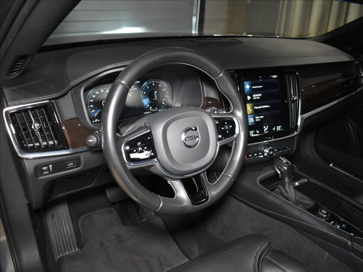 Volvo S90 Sedan / Limuzína 2,0 l 228 kw
