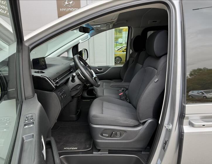 Hyundai Staria 7