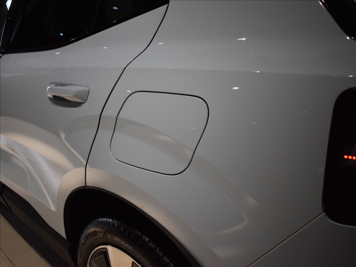 Volvo EX30 SUV / Terénní 0,0 315 kw