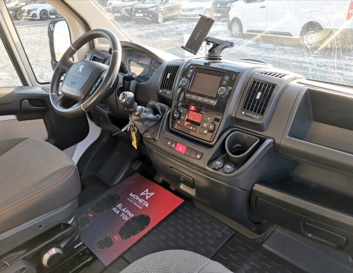 Peugeot Boxer Valník 2,2 l 110 kw
