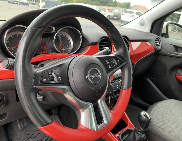 Opel Adam Hatchback 1,4 l 64 kw