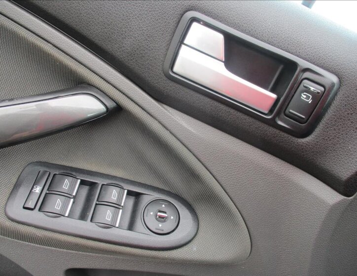 Ford Kuga SUV / Terénní 2,0 l 100 kw