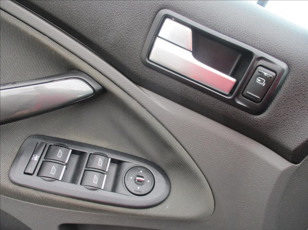 Ford Kuga SUV / Terénní 2,0 l 100 kw