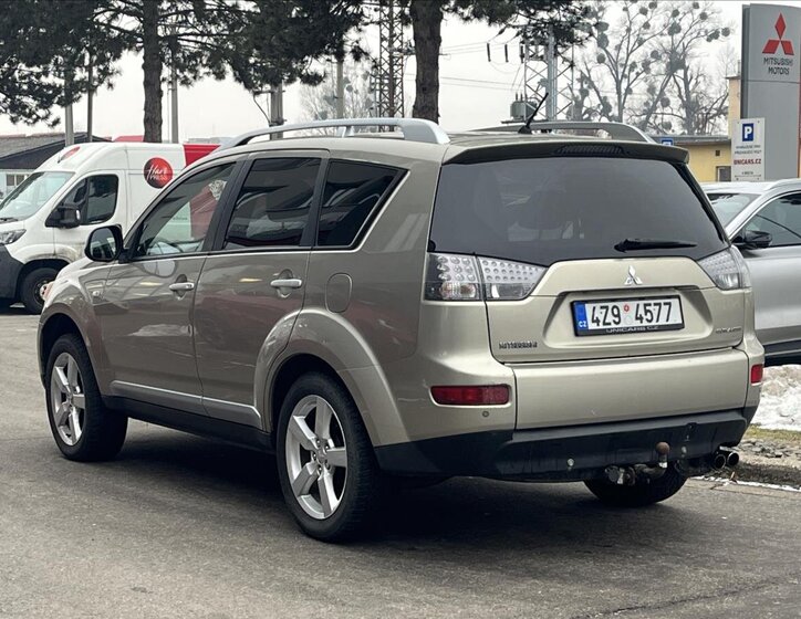 Mitsubishi Outlander SUV / Terénní 2,0 l 103 kw