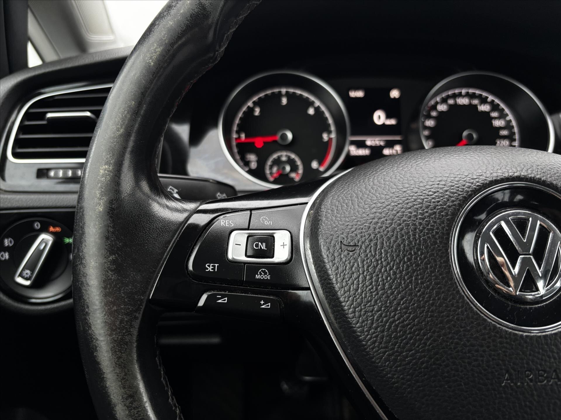 Volkswagen Golf Kombi 1,6 l 77 kw