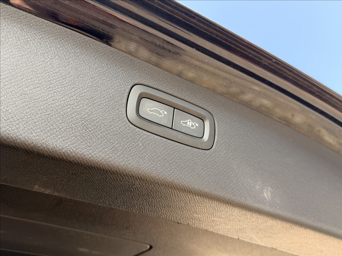 Volvo XC90 SUV / Terénní 2,0 l 173 kw